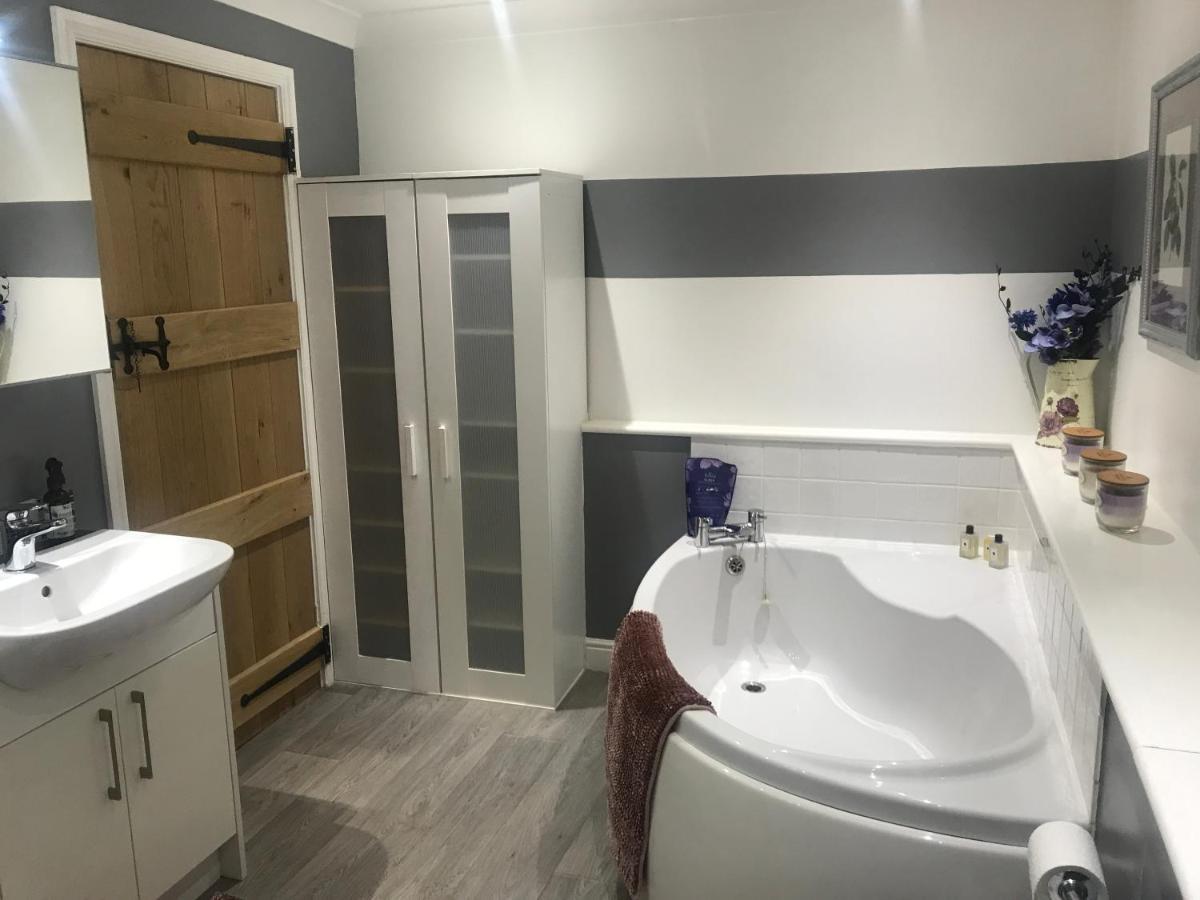 The Master Suite, Enjoy The Countryside In Style Ashover Exterior photo